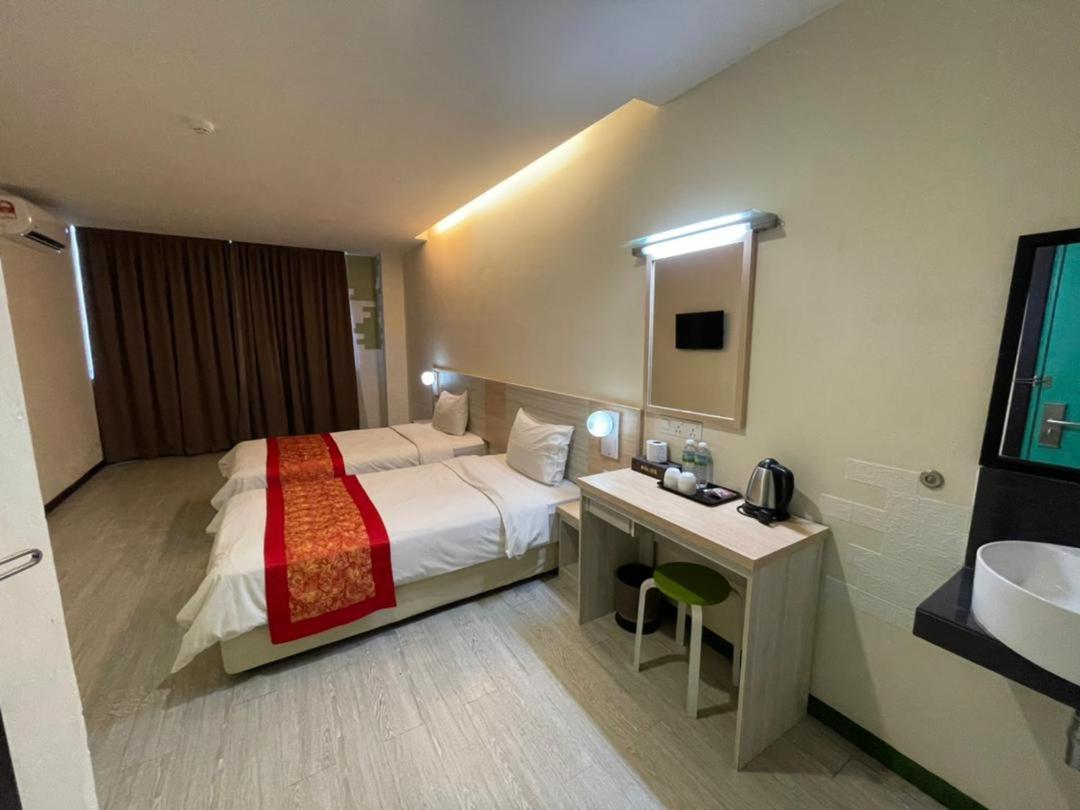 N&L Hotel Kuala Terengganu Buitenkant foto